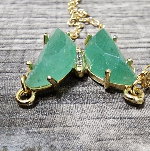 Natural Green Gemstone Butterfly necklace - Picture 4 of 11